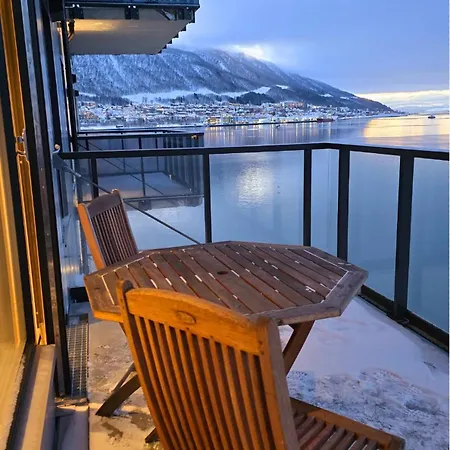 شقة New, With Sea View! *